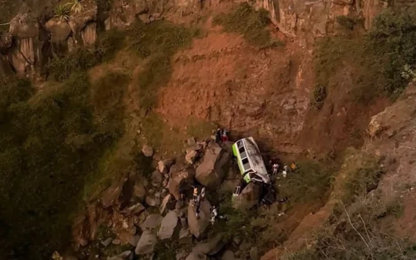 Τραγωδία στο Πράσινο Ακρωτήριο: Τουλάχιστον 25 νεκροί από την πτώση λεωφορείου σε χαράδρα, πολλοί ήταν μαθητές