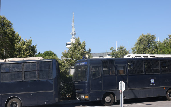 Στο ρυθμό της ΔΕΘ η Θεσσαλονίκη: 9 συγκεντρώσεις και πορείες, 3.500 αστυνομικοί, drones και κλειστοί σταθμοί του μετρό
