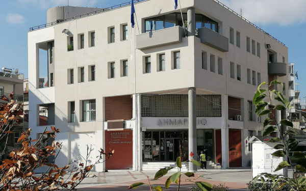 Εύοσμος: «Δώρα» που ξεπερνούν τα 4 εκατ. ευρώ από τα ΕΛ.ΠΕ στον Δήμο - Νέες υποδομές άθλησης και αναψυχής
