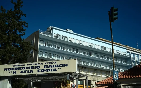 12χρονη από τη Νέα Υόρκη ήρθε για διακοπές στην Ελλάδα και ανακάλυψε όγκο - Η επέμβαση 6,5 ωρών στο Παίδων