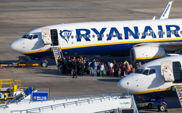 Ryanair: «Φρενάρει» τις χειμερινές πτήσεις λόγω πετρελαίου - Έρχονται αυξήσεις στα αεροπορικά εισιτήρια