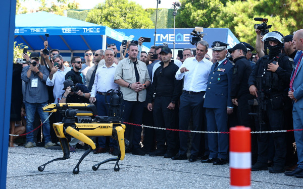90ή ΔΕΘ: ΕΚΑΜ, ρομπότ- σκύλος και drones σε επίδειξη για την εξουδετέρωση «ταμπουρωμένου» ληστή