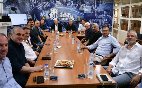 Μπάσκετ: Σε εξέλιξη η σύσκεψη των ομάδων της Basket League για τη διαιτησία