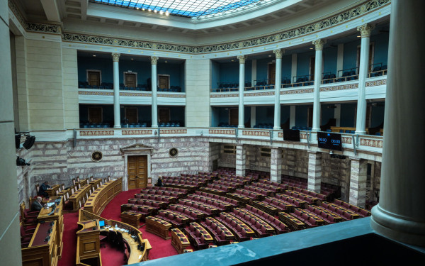 Με τέρμα τα γκάζια αλλά και «ανοιχτά» μέτωπα στον δρόμο της κάλπης