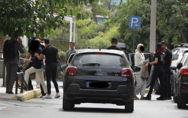 Στη φυλακή το ζευγάρι των γιατρών για τον θάνατο του Γιώργου Μαζωνάκη - Η 17ωρη απολογία και οι ισχυρισμοί τους