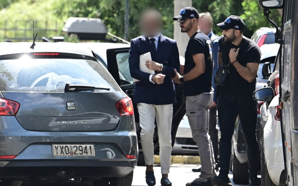 «Σεμινάρια» σε Φιλιππινέζα γιατρό για ενδοφλέβια θεραπεία βλαστοκυττάρων έκανε ο γιατρός του Μαζωνάκη (βίντεο)