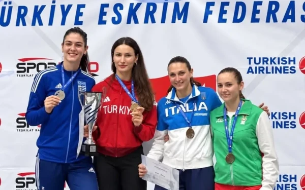Ξιφασκία: Επέστρεψε στα μετάλλια σε διεθνή αγώνα η Δώρα Γκουντούρα
