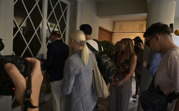 Γιώργος Μαζωνάκης: Στο ιατρείο όπου υπέστη ανακοπή η Αστυνομία, εισαγγελείς και ο Ιατρικός Σύλλογος Αθηνών (βίντεο)
