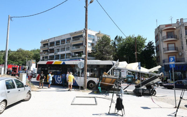 Τροχαίο στη Νεάπολη: Άγνωστο γιατί δεν σταμάτησε ο οδηγός του ΟΑΣΘ - Η πορεία της υγείας των τραυματιών (βίντεο)