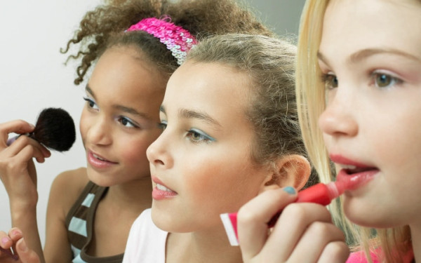 Από το TikTok στο σχολείο: Όταν το skincare και το μακιγιάζ μπαίνουν στην καθημερινότητα των παιδιών