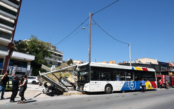 Θεσσαλονίκη: Τι λέει ο ΟΑΣΘ για το ατύχημα με το λεωφορείο στη Νεάπολη
