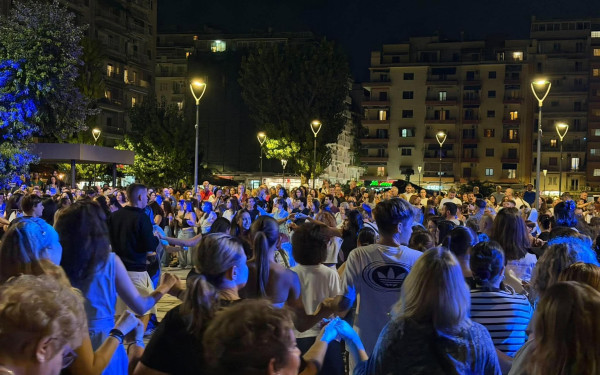 Παραδοσιακό πανηγύρι στην καρδιά της Θεσσαλονίκης: Ζωντάνεψε για δεύτερη χρονιά η Πλατεία Ναυαρίνου (βίντεο)