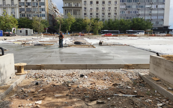 Θεσσαλονίκη: Με δωδεκάμετρες άριες από την Ισπανία θα πρασινίσει η Πλατεία Ελευθερίας - Το στάδιο των εργασιών