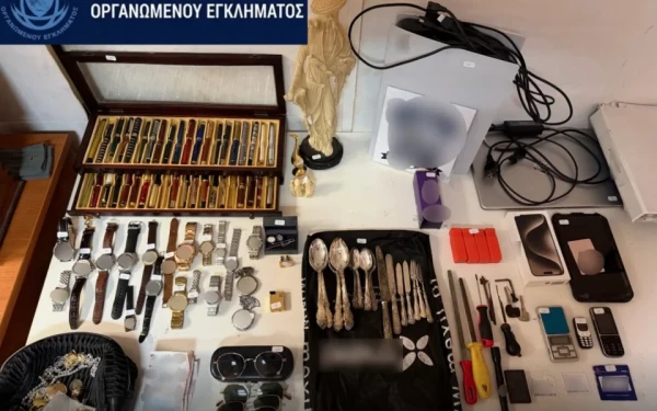 Σπείρα διαρρηκτών στην Αττική: Πώς «χτύπαγαν» τα διαμερίσματα με τη μέθοδο «κόλλας»