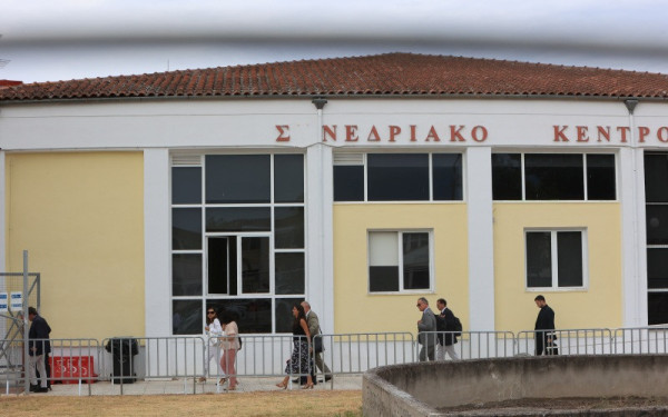 Δίκη Τεμπών: Συνεχίζονται οι καταθέσεις συγγενών - Το «ενδεκάλεπτο κενό» και το κινητό του σταθμάρχη
