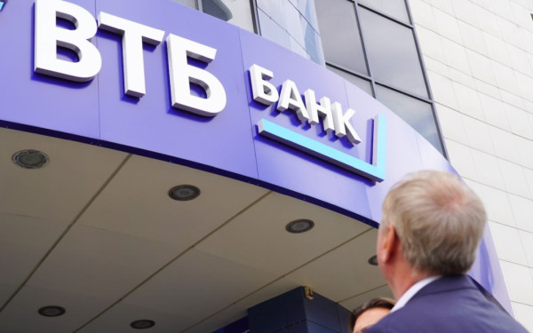 Ρωσία: Οι ΗΠΑ επέβαλαν κυρώσεις στην τράπεζα VTB - Την κατηγορούν ότι ενισχύει το Ιράν