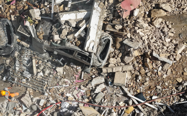 Έκρηξη στην Πλάκα: Πληροφορίες για πέντε αγνοούμενους στο κτίριο που κατέρρευσε