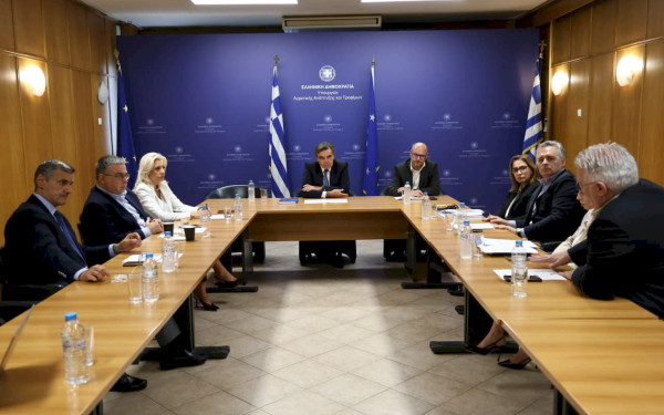 Ζωονόσοι και συντονισμός των κρατικών υπηρεσιών στην ατζέντα συνάντησης του Μ. Σχοινά με τις Αποκεντρωμένες Διοικήσεις