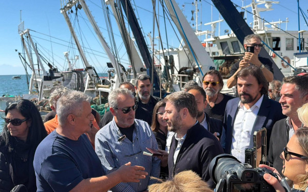 Με αλιείς της Θεσσαλονίκης συναντήθηκε ο Νίκος Ανδρουλακης - «Είστε ένα κομμάτι της ταυτότητας της πατρίδας μας»
