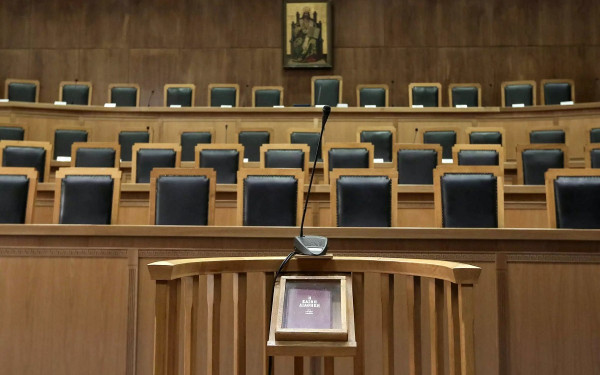 Τέμπη, υποκλοπές και ΟΠΕΚΕΠΕ: Οι τρεις δίκες  που προβληματίζουν  την κυβέρνηση