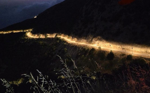 Επαρχιακοί δρόμοι: Μπαίνουν φώτα LED με φωτοβολταϊκά σε σχεδόν 1.000 χιλιόμετρα οδικού δικτύου