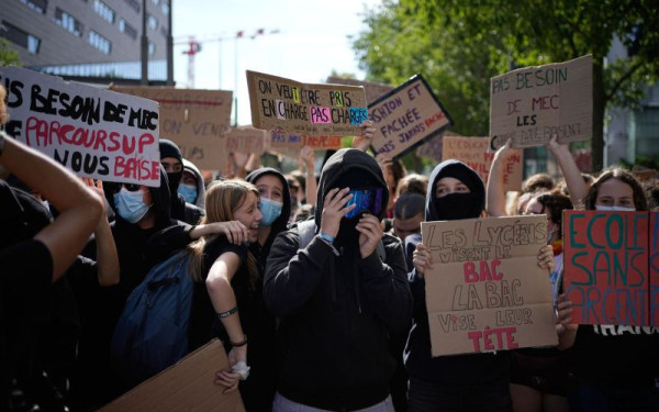Γαλλία: Στο στόχαστρο η αστυνομική βία μετά τους σοβαρούς τραυματισμούς μαθητών – 14χρονος με σπασμένη γνάθο, 15χρονος έχασε το χέρι του