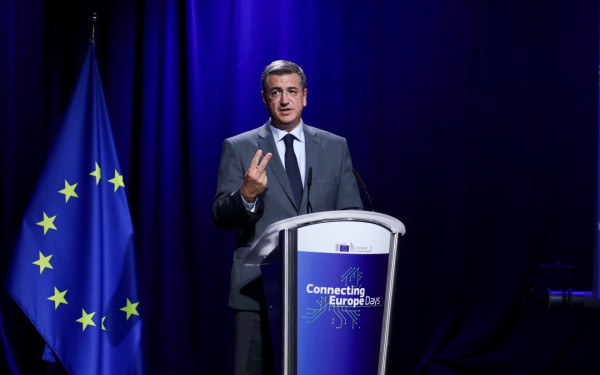 Φον Ντερ Λάιεν και Τζιτζικώστας παρουσίασαν το πανόραμα των πολιτικών της ΕΕ για το παρόν και το μέλλον των υποδομών και των μεταφορών