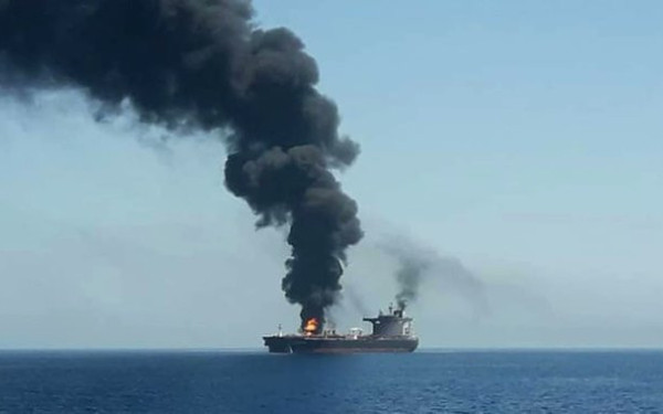 Επίθεση σε πετρελαιοφόρο στα Στενά του Ορμούζ