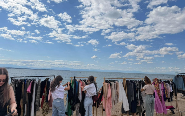 Θεσσαλονίκη: Πλήθος κόσμου στο Bazaar της Πράξης Αγάπης για καλό σκοπό (βίντεο)