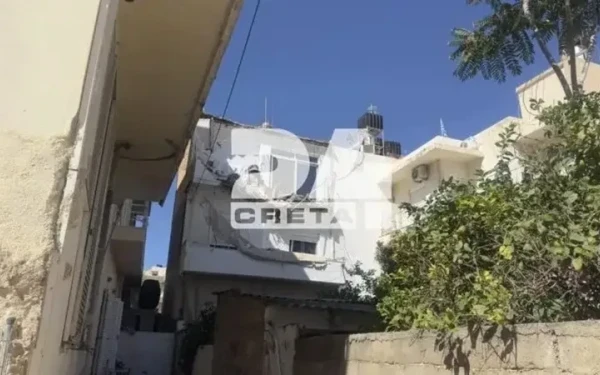 Ηράκλειο: Κατέρρευσε ταράτσα και μπαλκόνι πολυκατοικίας στο Ατσαλένιο (βίντεο)