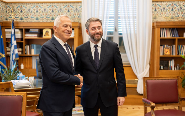 Στο ΠΑΣΟΚ ο Ευάγγελος Αποστολάκης