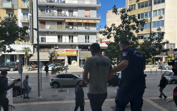 Θεσσαλονίκη: «Είμαι σε σοκ. Ανησυχώ για την υγεία των τραυματιών» λέει ο 45χρονος που έπεσε με το αυτοκίνητο πάνω σε ταβέρνα