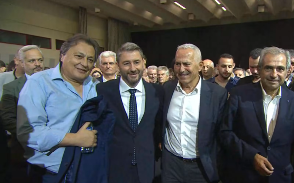 Αύριο η συνάντηση Ανδρουλάκη - Αποστολάκη: Αναμένεται προσχώρηση του ανεξάρτητου βουλευτή στο ΠΑΣΟΚ-ΚΙΝΑΛ