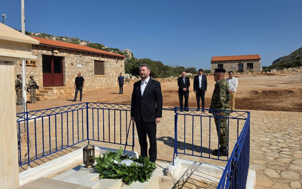 Στη Ρω ο Ν. Ανδρουλάκης – Κατέθεσε στεφάνι στο μνημείο της «Κυράς της Ρω»