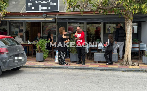 Θεσσαλονίκη: Βίντεο ντοκουμέντο από τη στιγμή που μεθυσμένος οδηγός πέφτει πάνω σε θαμώνες σε ουζερί στον Εύοσμο