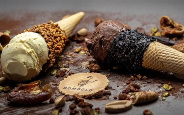 Bombolo: Χειροποίητο gelato με καθαρή γεύση, δεκάδες επιλογές και βάφλες που αξίζει να δοκιμάσεις μέχρι την τελευταία τους μπουκιά