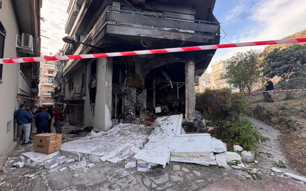 Θεσσαλονίκη: Συναγερμός για φωτιά σε διαμέρισμα - Μεταφέρθηκε στο νοσοκομείο μία γυναίκα (βίντεο)