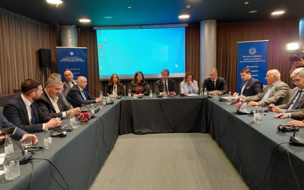 Αλβανία: Συνάντηση του Κ. Γκιουλέκα με Έλληνες και Αλβανούς επενδυτές