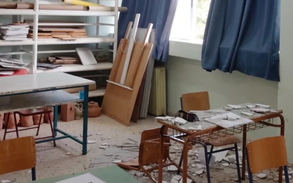 Θεσσαλονίκη: «Κατασκευαστική κακοτεχνία» η πρώτη εκτίμηση για την αποκόλληση σοβά οροφής που τραυμάτισε μαθητή στο Γυμνάσιο Βασιλικών