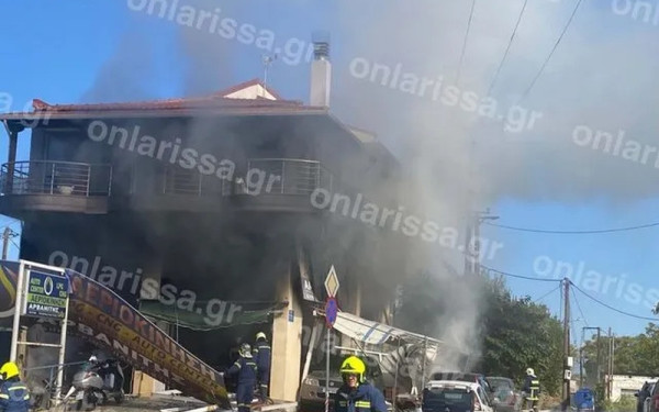 Λάρισα: Στις φλόγες συνεργείο υγραεριοκίνησης - Τρία άτομα τραυματίστηκαν (βίντεο)