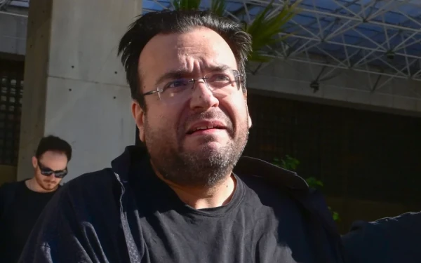 Λιποθύμησε στα κρατητήρια ο Φίλιππος Καμπούρης - Μεταφέρεται στο νοσοκομείο