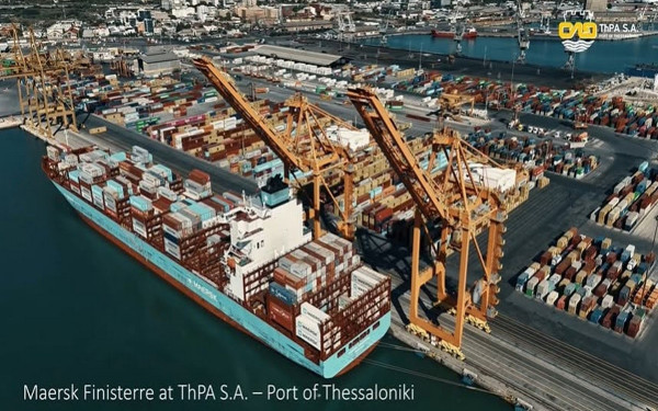 Λιμάνι Θεσσαλονίκης: Ένα πλοίο από το μέλλον έριξε άγκυρα - Εικόνες και βίντεο από το εντυπωσιακό «Maersk Finisterre»