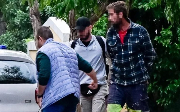 Λαύριο: Στον ανακριτή ο 32χρονος που μαχαίρωσε την πρώην σύντροφό του και τον νυν σύντροφό της - Το ιστορικό των καταγγελιών και το Panic Button