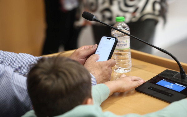 Δ. Παπαστεργίου: 1 Ιανουαρίου 2027 ενεργοποιείται το ηλικιακό όριο των 15 ετών στα social media