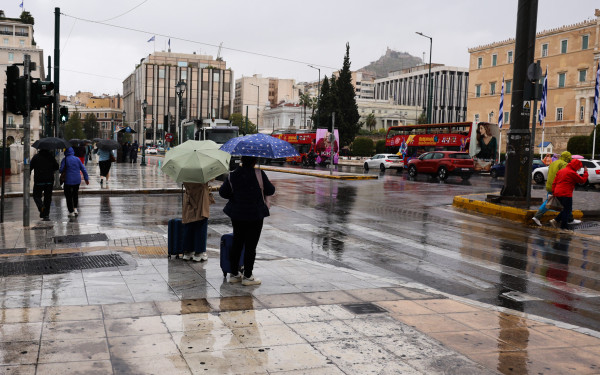 Καιρός: Εθνική επέτειος με βροχές και ισχυρές καταιγίδες – Οι περιοχές που βρίσκονται σε red code