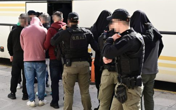 Εκλογές στη Σερβία: Καταγγελίες για παρατυπίες, επεισόδια και ισχυρή παρουσία των δυνάμεων καταστολής στο Βελιγράδι