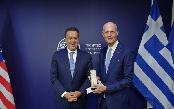 Στ. Παπασταύρου: Συνάντηση στο ΥΠΕΝ με τον Αμερικανό γερουσιαστή Ρικ Σκοτ και τον διπλωμάτη Τζόσουα Χακ