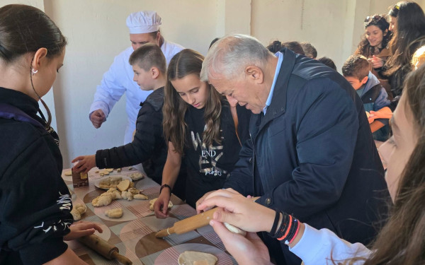 Δήμος Αμπελοκήπων - Μενεμένης: Μαθητές έφτιαξαν ψωμί