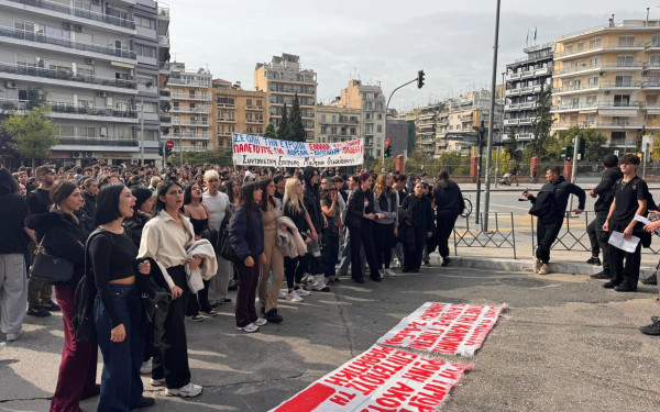 Θεσσαλονίκη: Στους δρόμους μαθητές, φοιτητές, εκπαιδευτικοί - Περισσότερες από δέκα προσαγωγές (βίντεο)