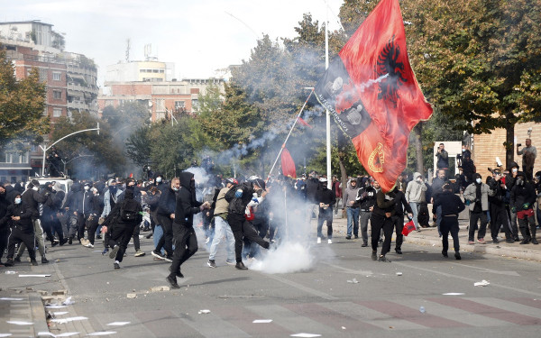 Αλβανία: Σφοδρές συγκρούσεις ανάμεσα στην αστυνομία και φοιτητές και μαθητές